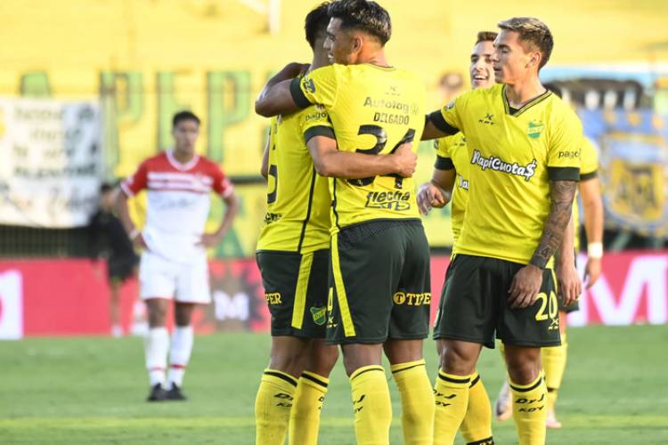 LIGA PROFESIONAL: DEFENSA LE QUITÓ EL INVICTO A ESTUDIANTES
