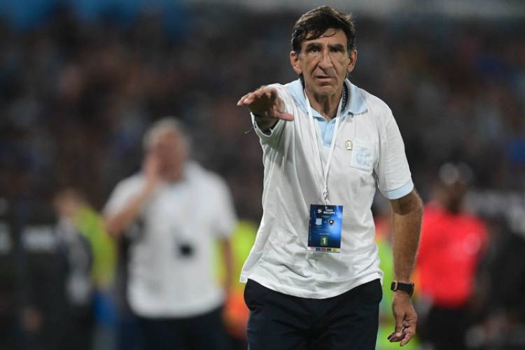 COSTAS TIENE QUE RESOLVER UN ROMPECABEZAS PARA EL CLÁSICO ANTE INDEPENDIENTE