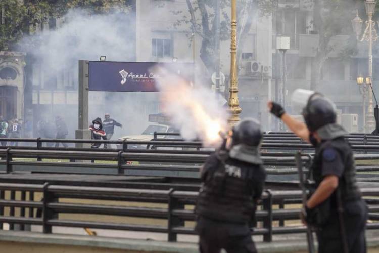 EL GOBIERNO FESTEJA SU BRUTAL REPRESIÓN