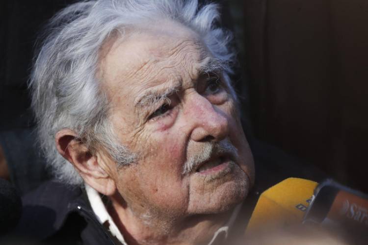 PEPE MUJICA CONDENÓ LA "REPRESIÓN CIEGA" EN EL CONGRESO