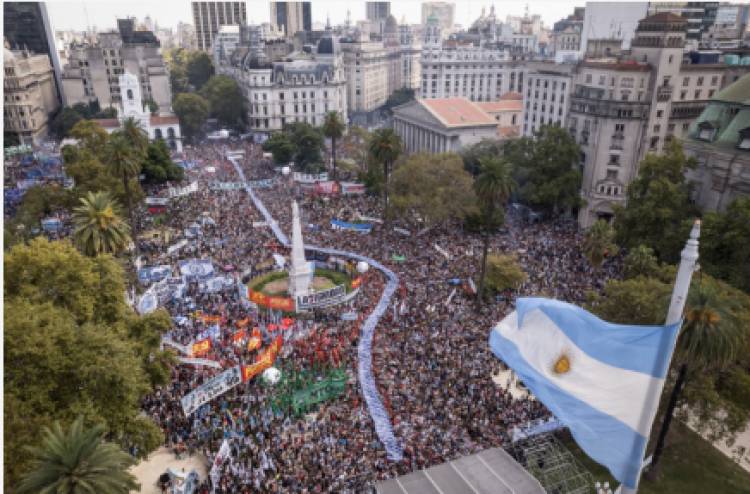 EL GOBIERNO PROHIBIÓ EL USO DE DRONES SOBRE PLAZA DE MAYO Y OLIVOS