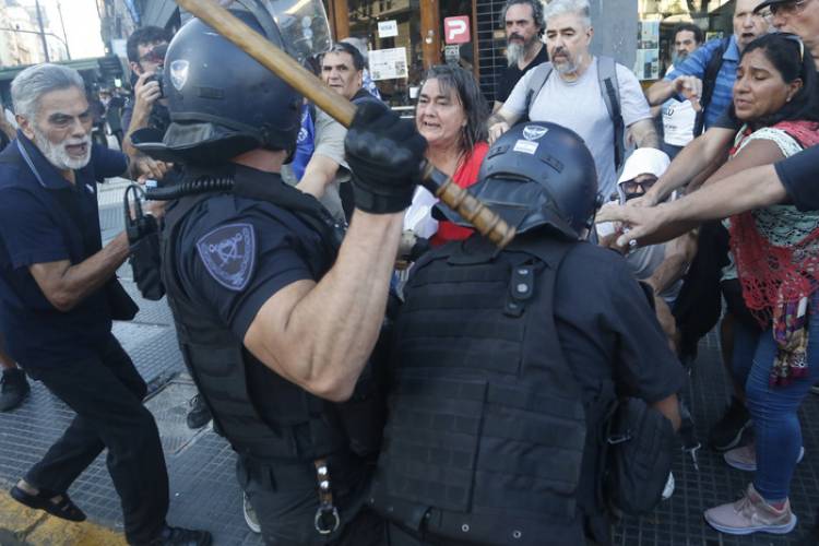 LOS GASTOS MILLONARIOS DE PATRICIA BULLRICH PARA REPRIMIR LAS PROTESTAS