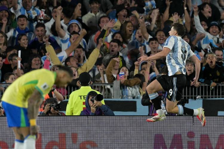 RAPHINHA ESCUPIÓ PARA ARRIBA 