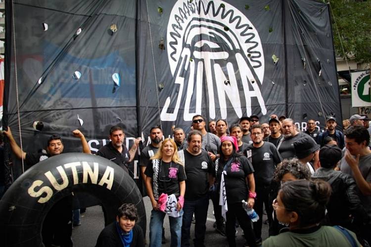 PARO Y MARCHA DEL GREMIO DE LOS TRABAJADORES DEL NEUMÁTICO