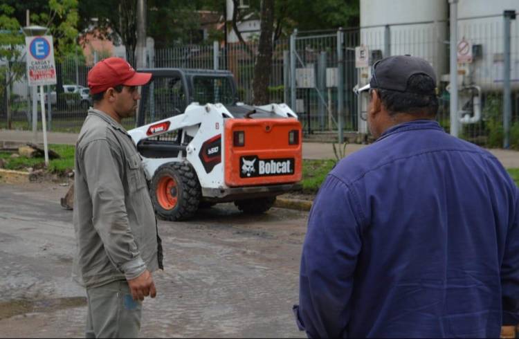 LOS TRABAJOS INICIARON ESTE MIÉRCOLES: SAMEEP CAMBIA CAÑERÍA DE AGUA POTABLE, BENEFICIANDO A DISTINTAS ÁREAS DEL HOSPITAL PERRANDO
