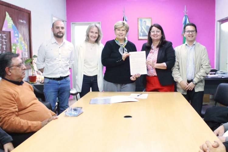 EDUCACIÓN E IPRODICH FIRMARON ACUERDOS DE COOPERACIÓN PARA LA INCLUSIÓN Y EL RECICLADO DE ELEMENTOS ORTÉSICOS PARA PERSONAS CON DISCAPACIDAD