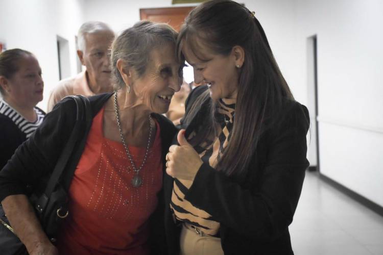 LA VICEGOBERNADORA SCHNEIDER ENTREGÓ AYUDAS TÉCNICAS QUE MEJORAN LA CALIDAD DE VIDA A AFILIADOS DEL INSSSEP