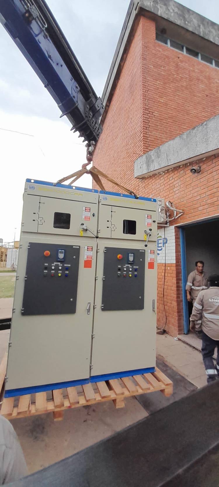 HISTÓRICO: LUEGO DE 40 AÑOS, SAMEEP REEMPLAZÓ LOS TABLEROS DE ARRANQUE DE LAS BOMBAS DE IMPULSIÓN DEL PRIMER ACUEDUCTO