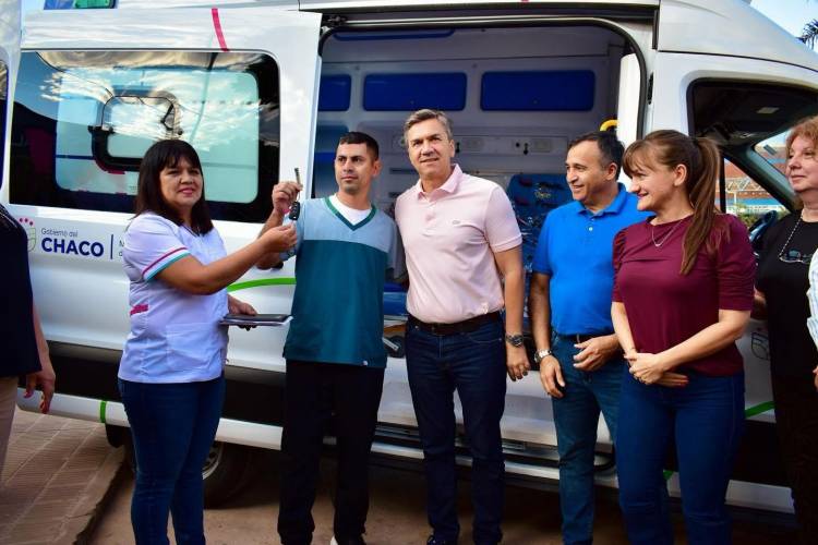 GENERAL PINEDO: EL GOBERNADOR ZDERO ENTREGÓ UNA NUEVA AMBULANCIA PARA EL HOSPITAL “ISAAC WAISMAN”
