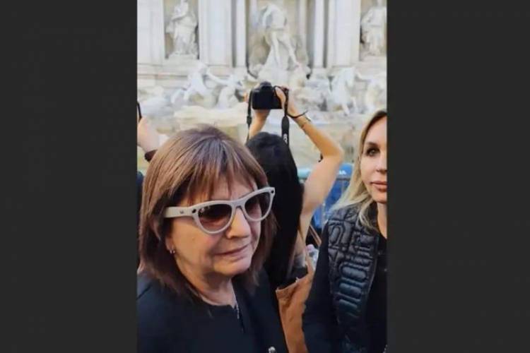 PATRICIA BULLRICH, DE PASEO EN FONTANA DI TREVI CON FONDOS PÚBLICOS
