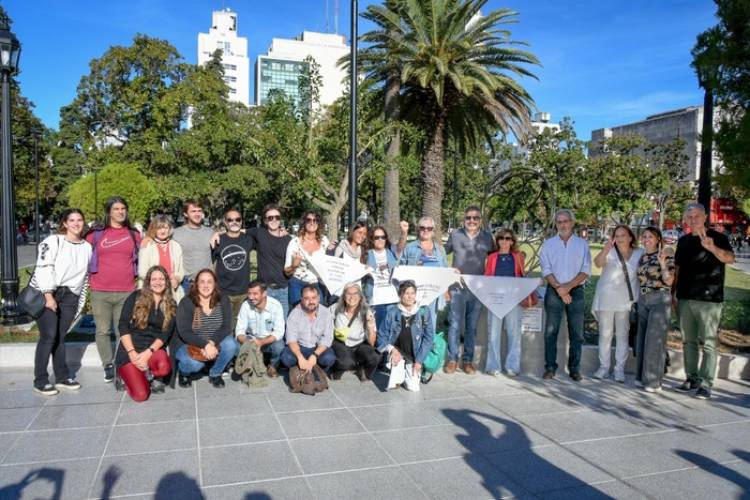 HOMENAJEARON A LAS MADRES DE LA PLATA