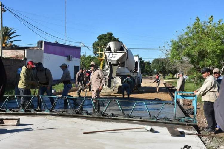 LA MUNICIPALIDAD DE VILLA ÁNGELA COMPLETA LA PAVIMENTACIÓN DE LA CALLE TUCUMÁN Y ANUNCIA NUEVOS FRENTES DE OBRA