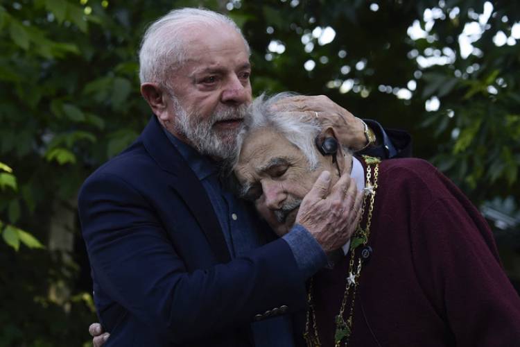 LAMENTO LATINOAMERICANO POR LA MUERTE DE PEPE MUJICA
