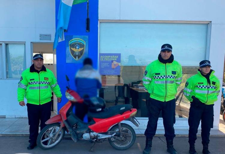 OPERATIVOS CON SALDOS POSITIVOS: DETIENEN A JOVEN CON MARIHUANA Y A TRES PERSONAS CON PEDIDOS DE CAPTURA