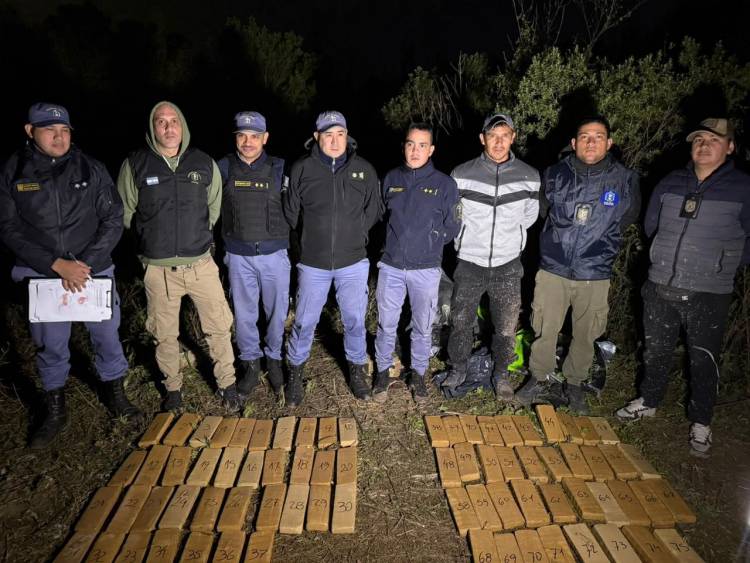 LUCHA CONTRA EL NARCOTRÁFICO: SECUESTRAN 53 KILOS DE MARIHUANA, TRAS ENFRENTAMIENTO EN VILLA RÍO NEGRO