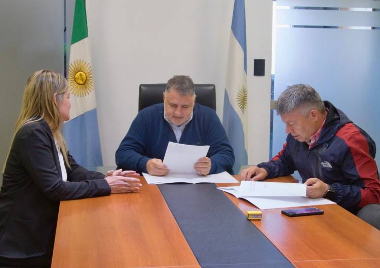 LUCHA CONTRA EL NARCOTRÁFICO: EL MINISTERIO DE GOBIERNO CEDIÓ UNA EMBARCACIÓN AL MINISTERIO DE SEGURIDAD PARA REFORZAR LA FRONTERA FLUVIAL