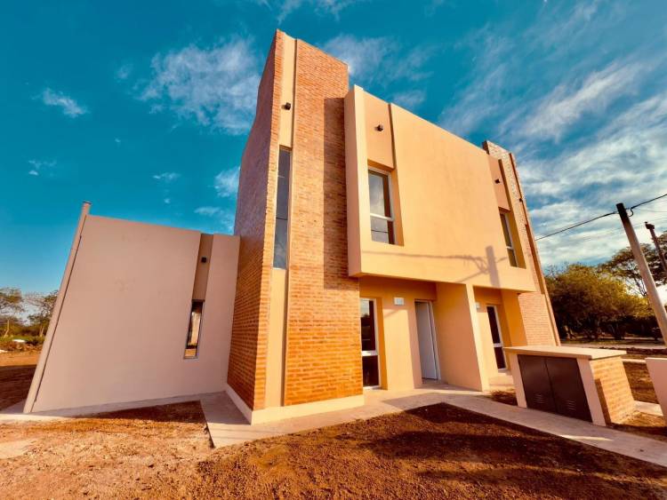 MÁS FAMILIAS CHAQUEÑAS CUMPLEN EL SUEÑO DE LA CASA PROPIA: EL GOBERNADOR ZDERO ENTREGÓ VIVIENDAS EN EL BARRIO SANTA RITA DE SÁENZ PEÑA