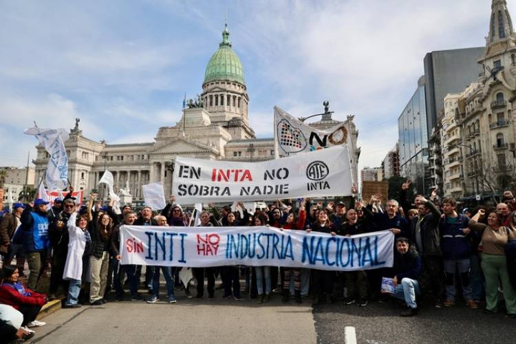SE ESPERA UN JUEVES MOVIDO AFUERA DEL CONGRESO