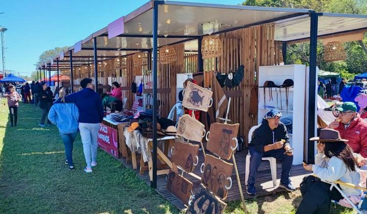 LOS EMPRENDEDORES MOSTRARON INNOVACIÓN Y CALIDAD EN LA ISLA DEL CERRITO