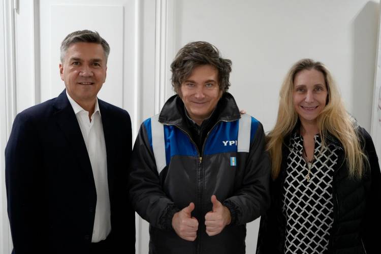 BS. AS: EL GOBERNADOR ZDERO SE REUNIÓ CON EL PRESIDENTE MILEI