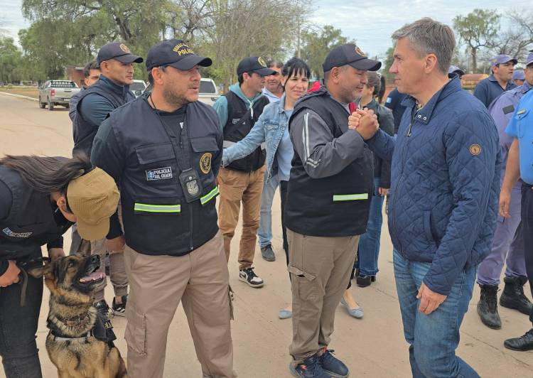 FUERTE ESPERANZA: EL GOBERNADOR ENTREGÓ NUEVOS PATRULLEROS Y UNA LANCHA PARA REFORZAR LA SEGURIDAD EN EL IMPENETRABLE