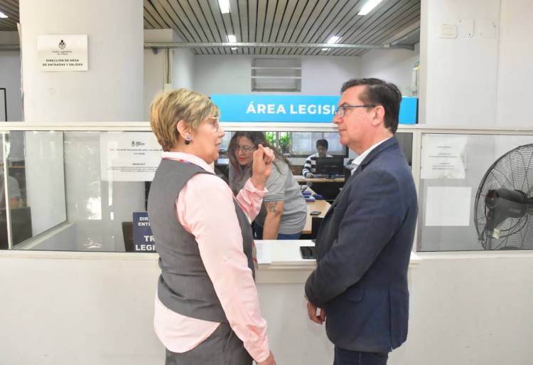 EL EJECUTIVO PRESENTÓ UN PROYECTO DE LEY PARA REGULAR EL USO DE CELULARES EN LAS AULAS