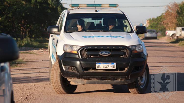 POLICÍAS COLABORARON CON LAS ENFERMERAS Y AYUDARON A UNA MADRE A DAR A LUZ