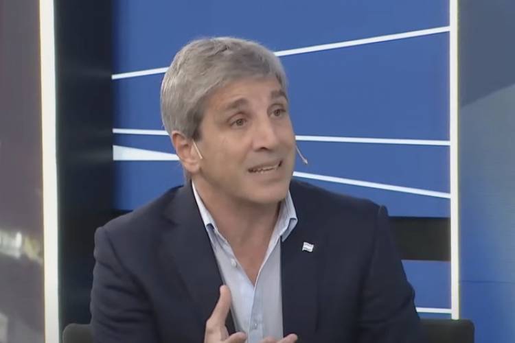 CAPUTO REGRESÓ DE EE. UU. CON MÁS DUDAS QUE CERTEZAS: DESCARTÓ LA DOLARIZACIÓN Y SIN DETALLES DEL APOYO FINANCIERO