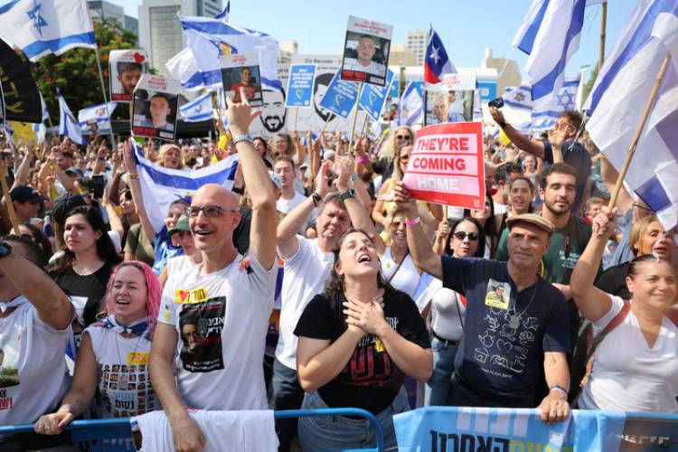 ISRAEL LIBERÓ A 1.968 PRESOS PALESTINOS A CAMBIO DE LOS 20 REHENES ENTREGADOS POR HAMAS