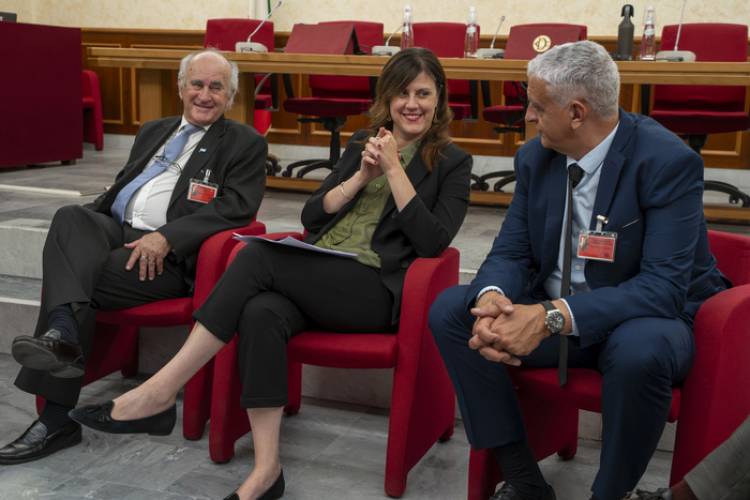 "EL 26 DE OCTUBRE LA SOCIEDAD LE PONDRÁ UN FRENO A MILEI"