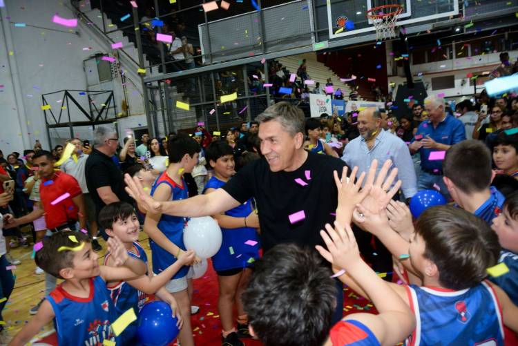 EL GOBERNADOR ZDERO INAUGURÓ LAS OBRAS DE REFACCIÓN Y AMPLIACIÓN DEL CLUB VILLA SAN MARTÍN