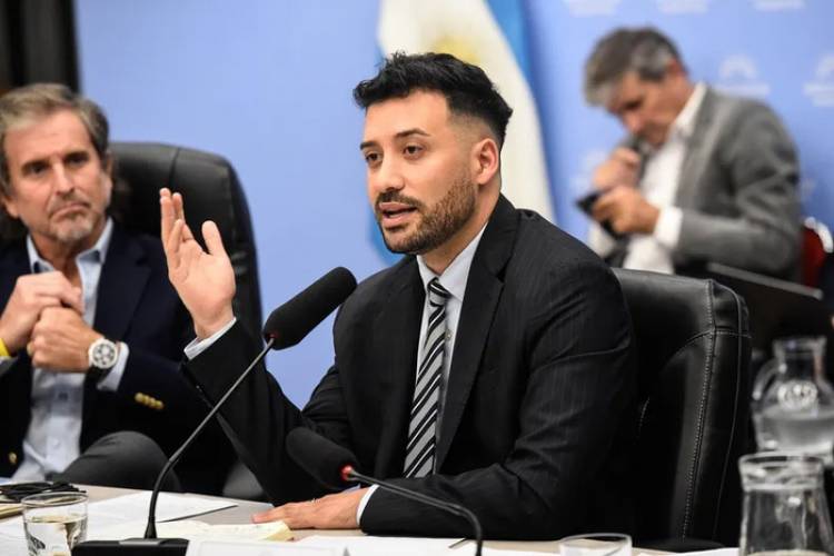 NO LE ALCANZÓ CON UNA, EL GOBIERNO VA POR LA SEGUNDA LEY BASES