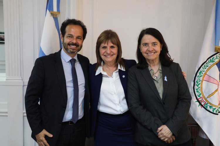 CARMEN ÁLVAREZ RIVERO, OTRA LEGISLADORA DEL PRO QUE SE CRUZA DE VEREDA A LLA