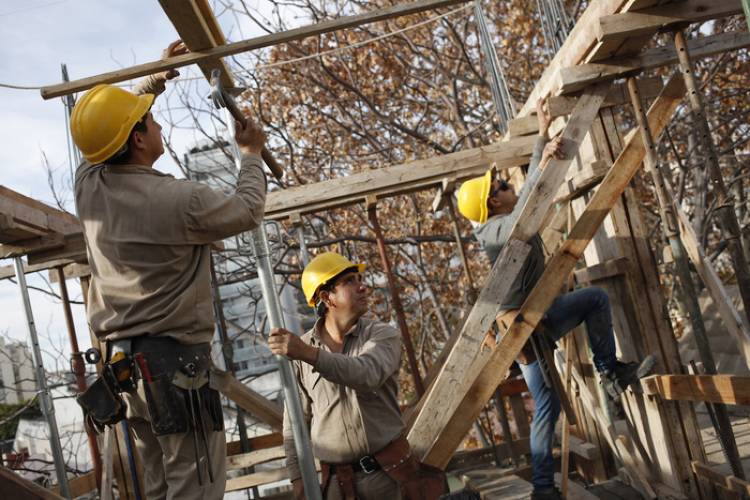 LEVE REPUNTE DE LA CONSTRUCCIÓN