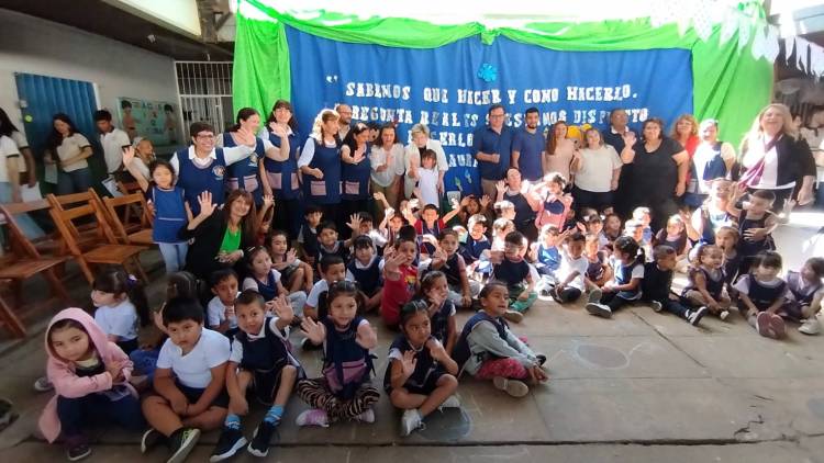 ESTUDIANTES DE LA EET Nº 2 RECIBIERON UN RECONOCIMIENTO POR LOS TRABAJOS DE MANTENIMIENTO REALIZADOS EN EL JARDÍN DE INFANTES Nº 101