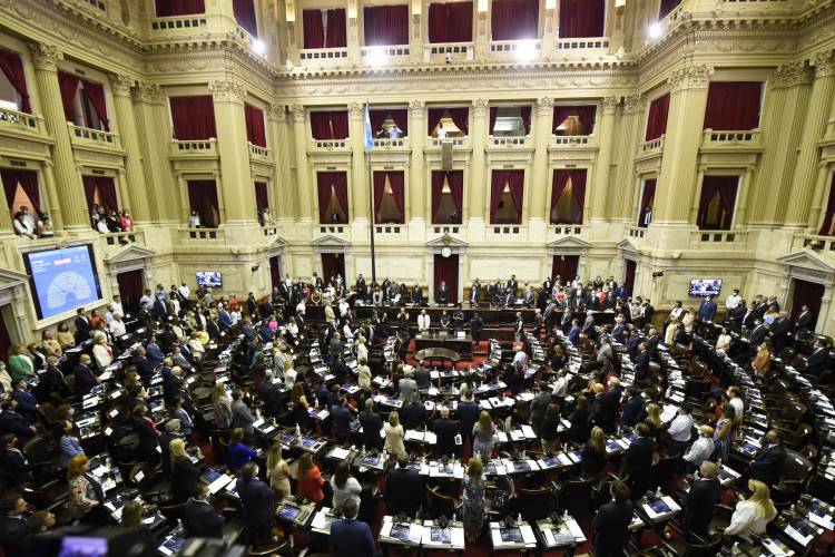 UN RECAMBIO DE LEGISLADORES QUE TENSIONA AL CONGRESO