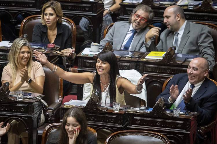 LORENA VILLAVERDE SUMA UNA NUEVA DENUNCIA