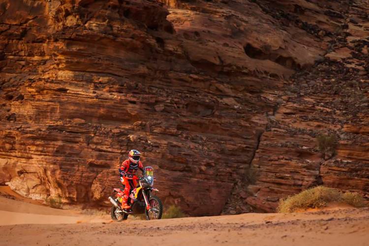 DAKAR 2026: LUCIANO BENAVIDES SE MANTIENE EN LA PELEA