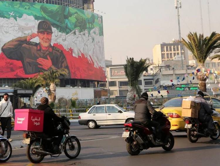 ESTADOS UNIDOS INSTA A SUS CIUDADANOS A ABANDONAR DE INMEDIATO IRÁN Y TRUMP ASFIXIA A TEHERÁN