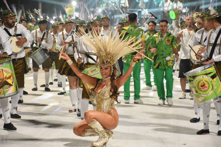 MULTITUDINARIA APERTURA DE LOS CARNAVALES 2026, UNA TRADICIÓN DE MÁS DE 50 AÑOS EN VILLA ÁNGELA