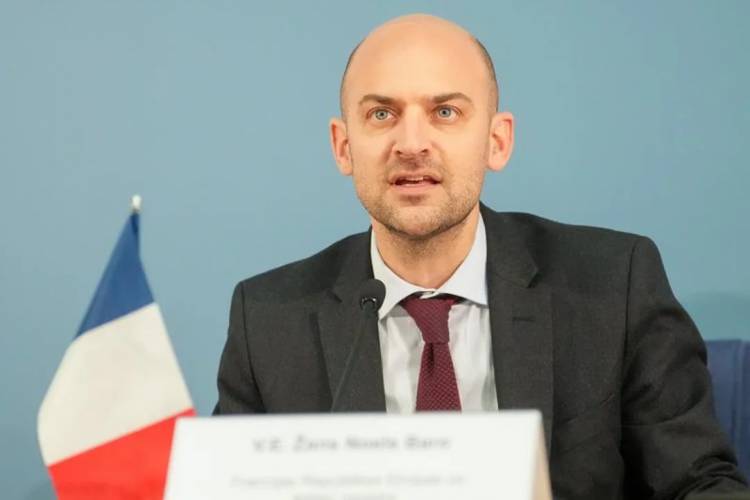 FRANCIA COMPLICA LAS ACTIVIDADES DEL EMBAJADOR DE ESTADOS UNIDOS