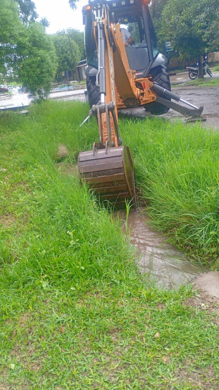 LLUVIAS ABUNDANTES EN CHACO: INTENSOS OPERATIVOS DE DRENAJE Y SE ESPERAN MEJORAS HACIA EL FINAL DEL DÍA