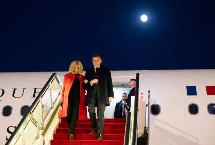 MACRON SE DEFIENDE DE OPINIONES DE TRUMP ACERCA DE SU RELACIÓN MARITAL