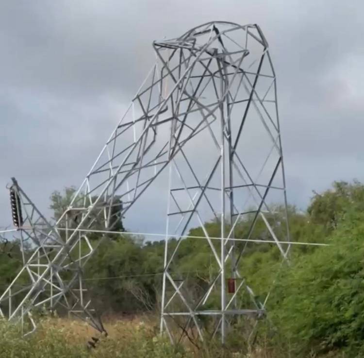 SECHEEP INTENSIFICA TRABAJOS PARA RESTABLECER EL SERVICIO ELÉCTRICO, TRAS UN TORNADO EN COLONIA POPULAR Y LAGUNA BLANCA