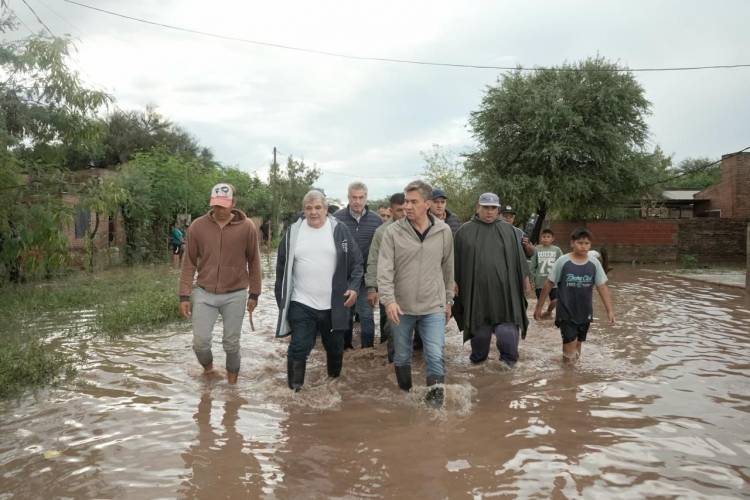 EL GOBIERNO PROVINCIAL DESPLIEGA OPERATIVO DE ASISTENCIA EN LAS LOCALIDADES AFECTADAS POR LAS LLUVIAS