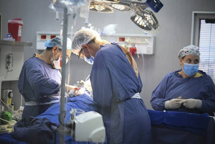 REALIZAN LA PRIMERA INTERVENCIÓN HEPÁTICA DE ALTA GAMA EN UN HOSPITAL PÚBLICO DE CÓRDOBA