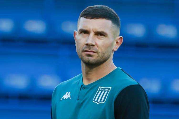 RACING Y LA INCÓGNITA DE ADRIÁN MARTÍNEZ PARA ENFRENTAR A HURACÁN