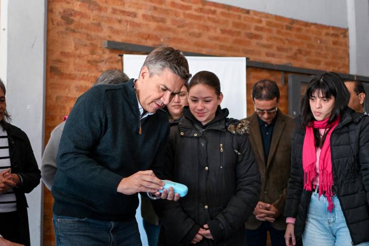 COLONIA ELISA: ZDERO DESTACÓ EL IMPACTO DEL PROGRAMA “VER PARA SER LIBRES” EN TODA LA PROVINCIA