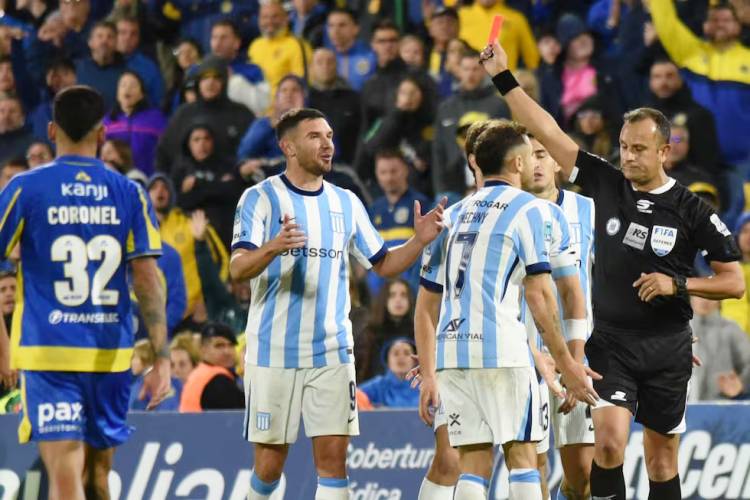 DI MARÍA SALIÓ CON LOS TAPONES DE PUNTA: “LES MOLESTA VER GANAR A LOS EQUIPOS DEL INTERIOR”