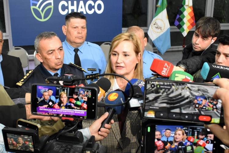 LA PROVINCIA INCORPORÓ 100 NUEVOS DISPOSITIVOS DUALES PARA LA PROTECCIÓN DE MUJERES EN SITUACIÓN DE VIOLENCIA DE GÉNERO